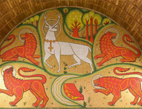 The mosaic of the white stag, in the church of the Holy Grail - Tréhorenteuc - Crédit Emmanuel Berthier